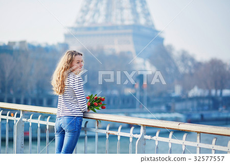 Beautiful young girl outdoors near the Eiffel tower Beautiful young girl outdoors near the Eiffel tower 32577557
