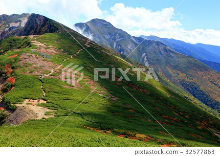 Autumn color of Yokitake-dake and Konjakake 32577863