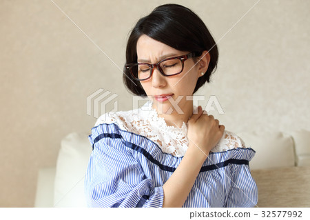 脖子僵硬 脖子僵硬 32577992