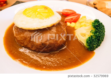 漢堡排,牛肉排,蛋,日本食物,Patty,beef Patty, eggs 32579969