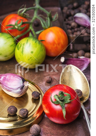 domestic pickle tomato 32580084