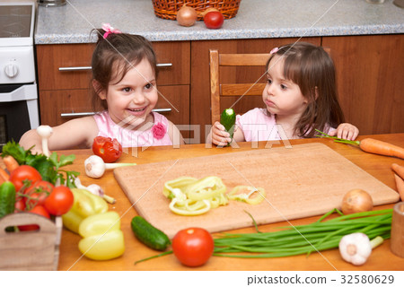 Children with fresh fruits and vegetables at table 32580629