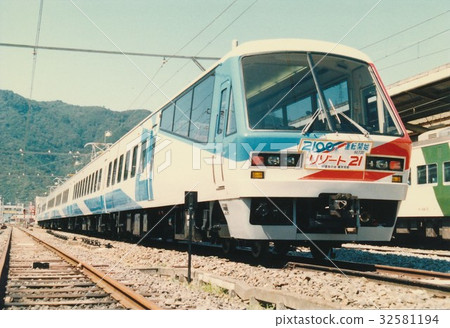 伊豆急2100系列山邊 32581194