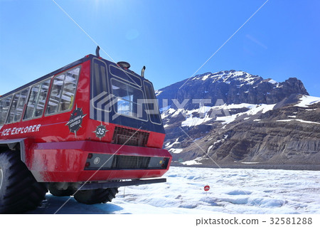 Canadian Rockies, Columbia Icefields, Glaciers, Snow Cars Canadian Rockies, Columbia Icefields, Glaciers, Snow Cars 32581288