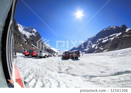 加拿大落基山脈，哥倫比亞冰原，冰川，雪車 32581306