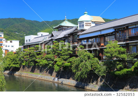 The Tokai Pavilion of Many Green 32582053