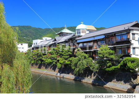The Tokai Pavilion of Many Green 32582054