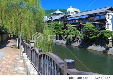 許多綠色東海亭 許多綠色東海亭 32582057