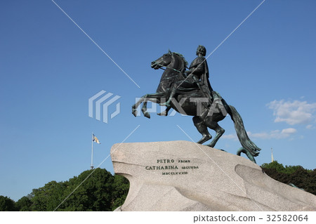The Copper Horseman. A monument to Tsar Peter I 32582064