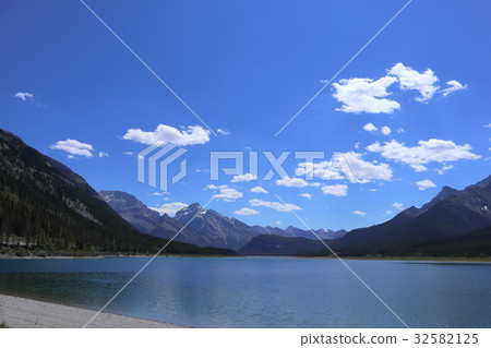 加拿大落基山脈，坎莫爾，噴霧湖水庫 32582125