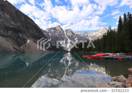 Canadian Rockies Banff National Park-Moraine Lake Canadian Rockies Banff National Park-Moraine Lake 32582223
