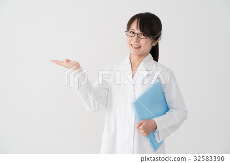 White woman women, doctor, pharmacist, guide 32583390
