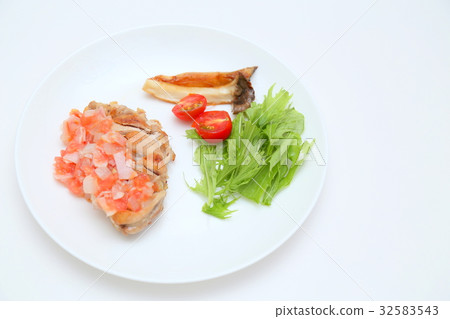 Chicken sauté cold tomato sauce 32583543