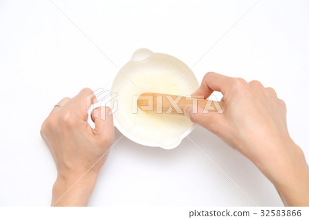 Female hand to make baby food Female hand to make baby food 32583866