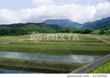 Countryside at the foot of Oyama Countryside at the foot of Oyama 32584992