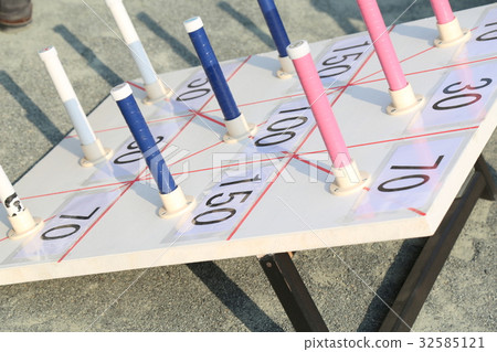 Ring throwing Ring throwing 32585121