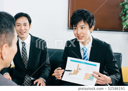 Businessman male 32586191