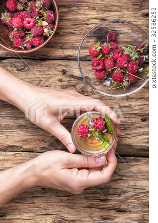 Tea with raspberries Tea with raspberries 32586251