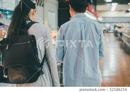 super market, supermarket, husband and wife 32586254