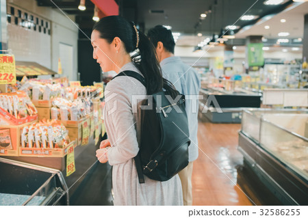 super market, supermarket, husband and wife 32586255