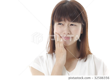 一個女人患有感覺過敏症 32586356