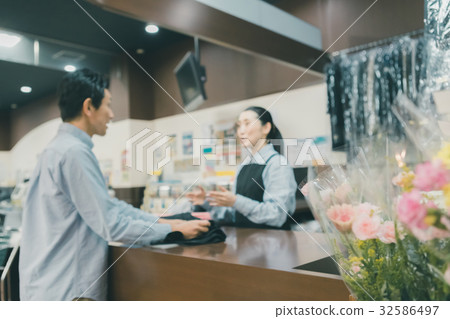 cleaning, shop, salesperson 32586497