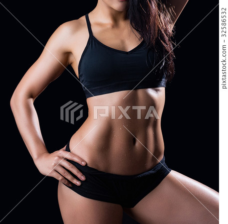 Beautiful female fitness model Beautiful female fitness model 32586532