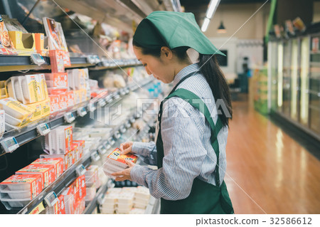 supermarket, natto, fermented soybeans 32586612