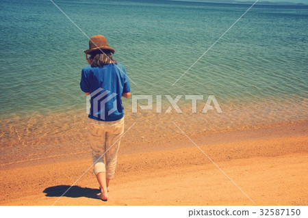 Seaside women Seaside women 32587150