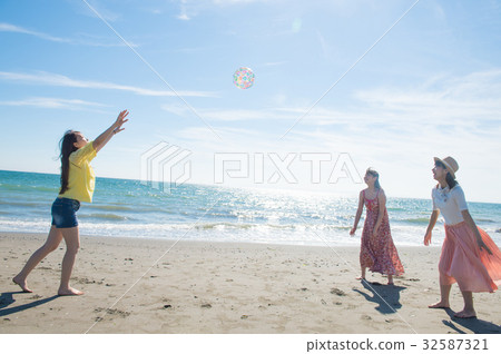 使用在婦女的旅行的海的小姐 32587321