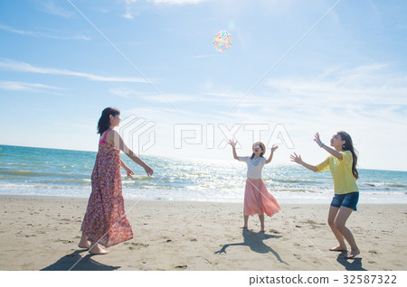 使用在婦女的旅行的海的小姐 32587322