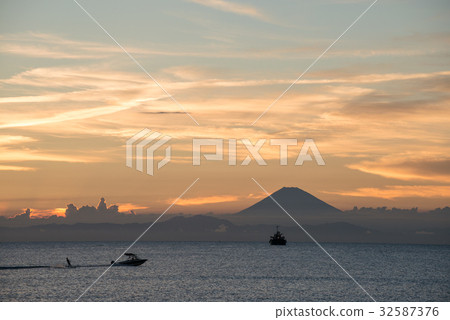 Mt. Fuji view from the inside Mt. Fuji view from the inside 32587376
