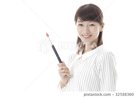 一個女人用棍子 32588360