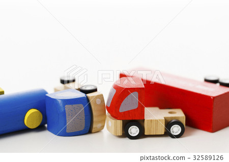 Traffic Accident Front Collision Vehicle Automobile White Back Vehicle Passenger Car Traffic Accident Front Collision Vehicle Automobile White Back Vehicle Passenger Car 32589126