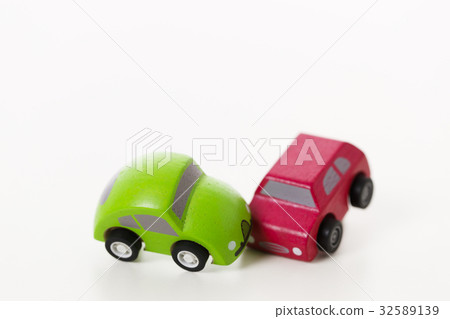 交通事故前碰撞車輛汽車白色後車乘用車 32589139