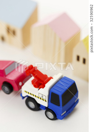 Road service breakdown car car wrecker movement wrecker car broken car Road service breakdown car car wrecker movement wrecker car broken car 32590962