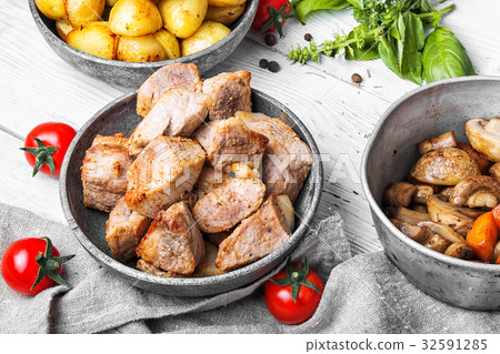Grilled pork meat Grilled pork meat 32591285