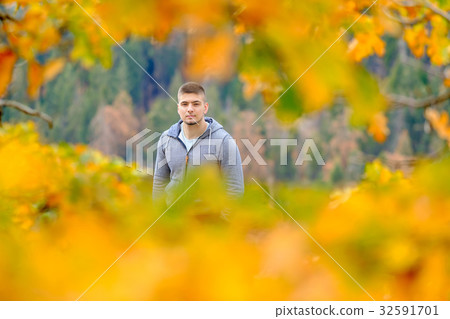 Tourist hiking in Sequoia National Park at autumn Tourist hiking in Sequoia National Park at autumn 32591701