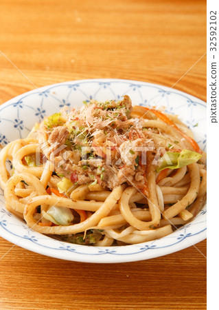 Yaki udon 32592102