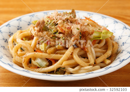 Yaki udon 32592103
