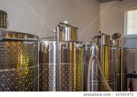 Fermentaion stainless tanks for wine production 32592472