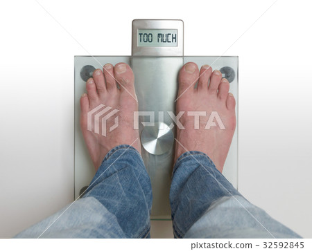Man's feet on weight scale - Too much 32592845