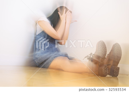 Woman sitting strain unhappy Woman sitting strain unhappy 32593534