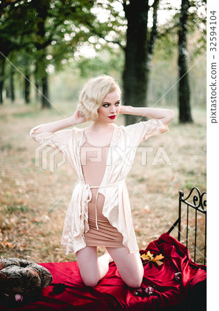 Beautiful and elegant blonde woman with red lips 32594104