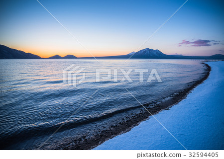 Dawn 3 of Lake Shikotsu Dawn 3 of Lake Shikotsu 32594405