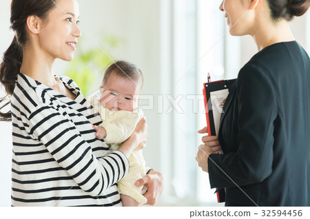Image of child rearing consultation 32594456