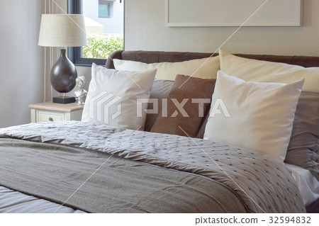 modern bedroom with white and brown pillow on bed modern bedroom with white and brown pillow on bed 32594832