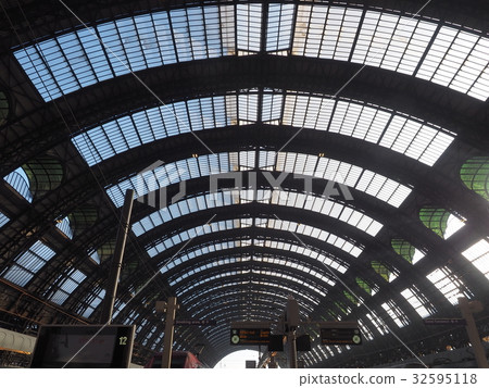 Milan Central Station Milan Central Station 32595118