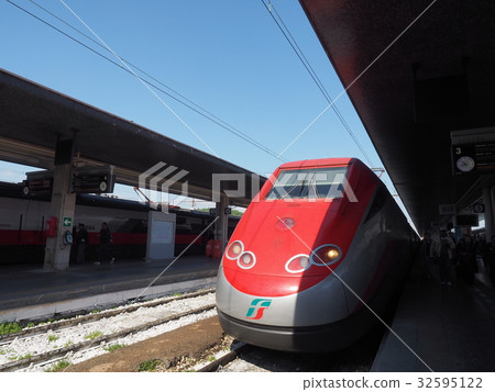 Milan Central Station Milan Central Station 32595122