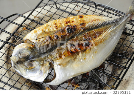 Bake dried fish dried in a sauna Bake dried fish dried in a sauna 32595351